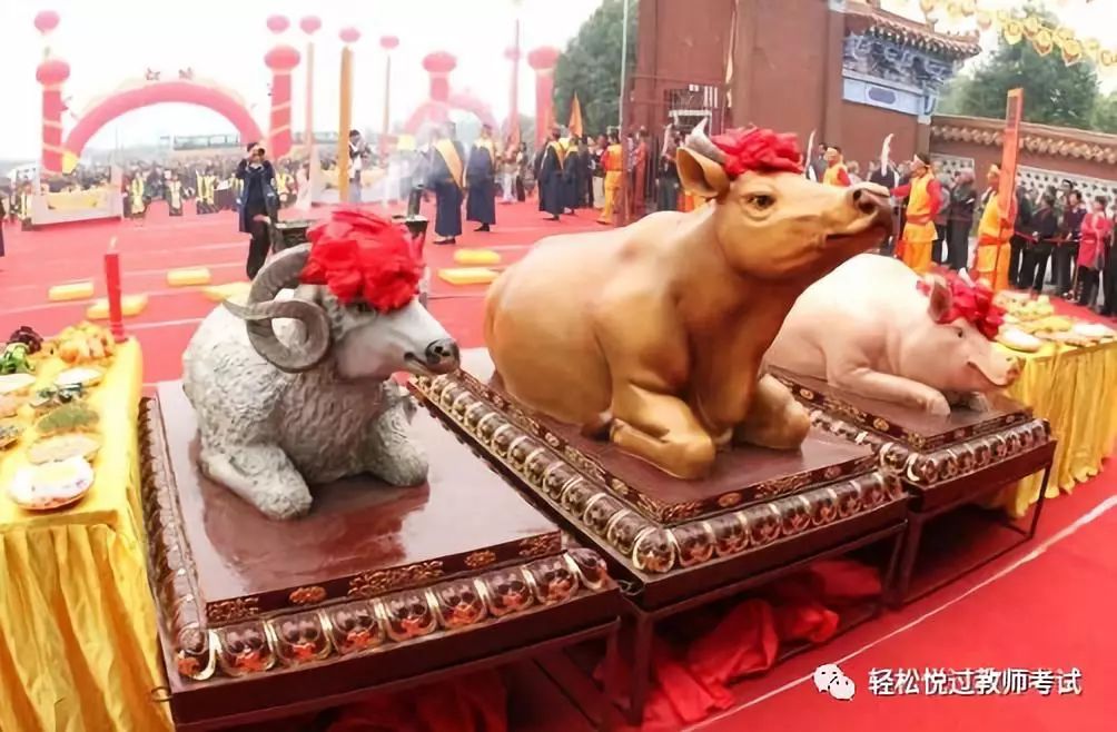 指古代用于祭祀的牛,羊,猪,后来也称鸡,鱼,猪为三牲.