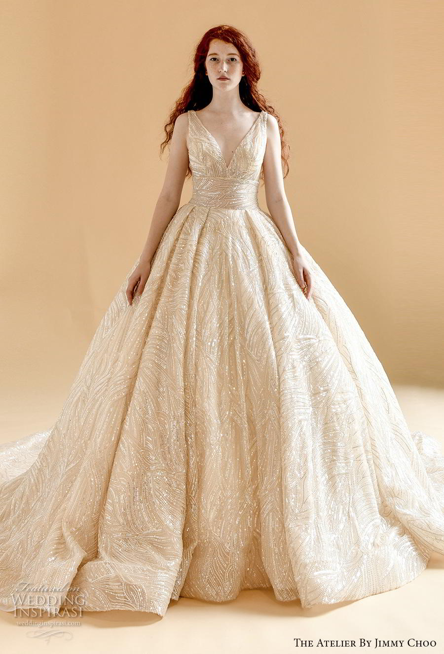 theatelierbyjimmychoo2020秋冬婚纱系列灵感来自皇家幻想