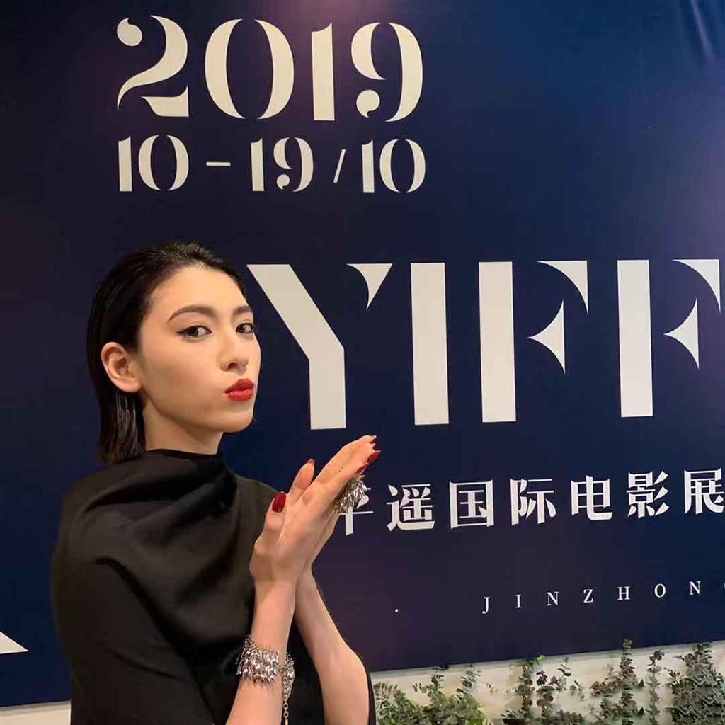 犬鸣村三吉彩花图片