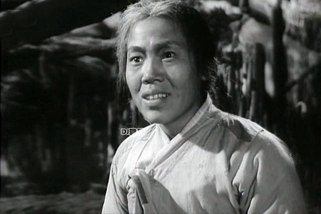 91岁曲云近照曝光,八一厂"母亲专业户",37岁演《苦菜花》走红_老电影