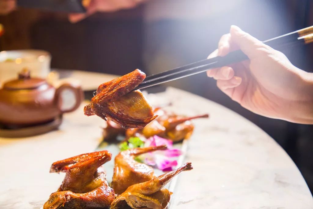 半岛探店 | 初秋里的小确幸,我想请你吃顿"鸽子宴"_刘哥