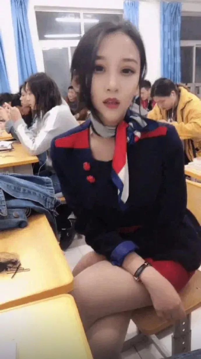 这位女同学你会把班风给带坏的