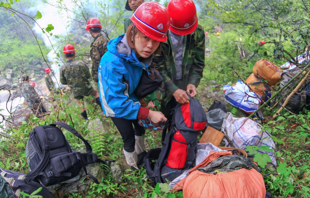 汶川大地震天崩地裂  这群"国宝"有特异功能? 竟神一般奇迹生还!