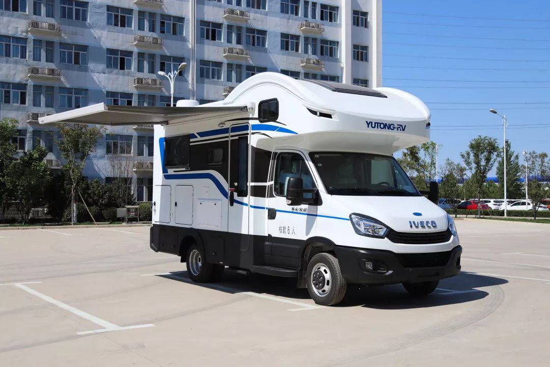 中马房车汇乔迁开业暨宇通旅居车体验营十周年庆限时签售六大热销车型