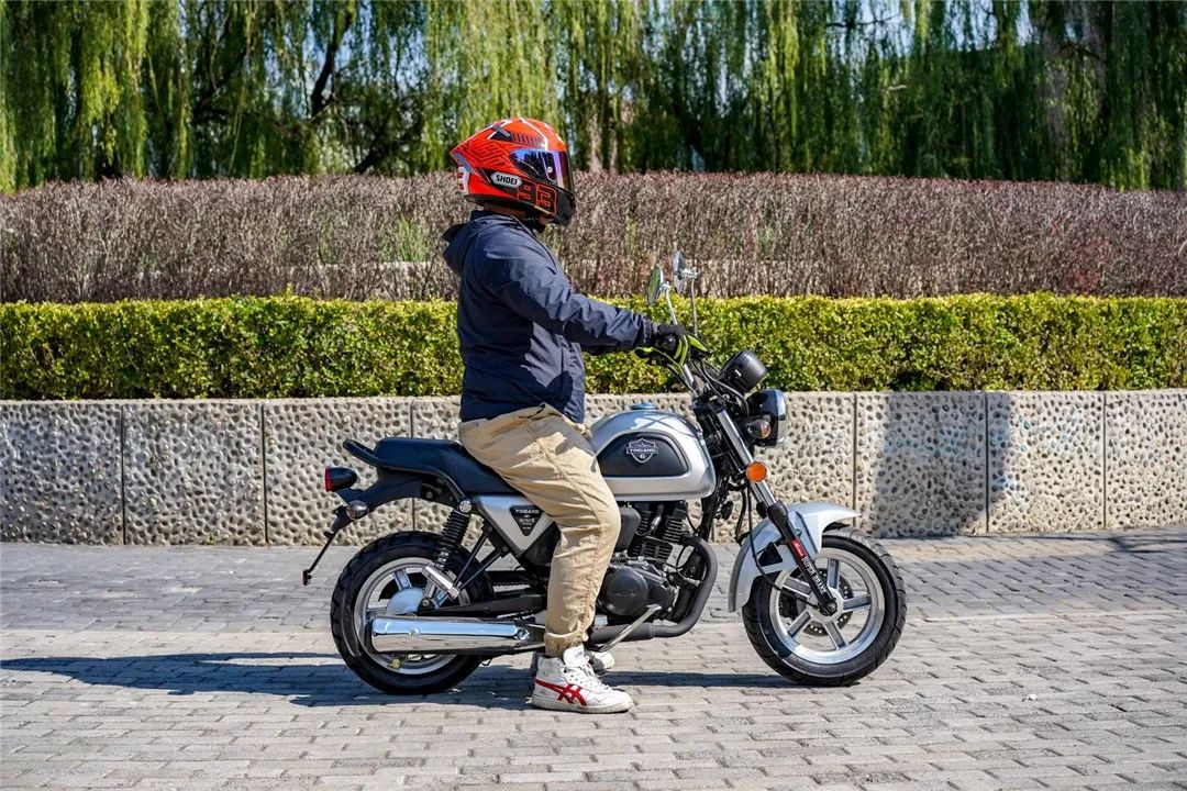 圆润中增加了硬朗银钢mini二代试驾体验