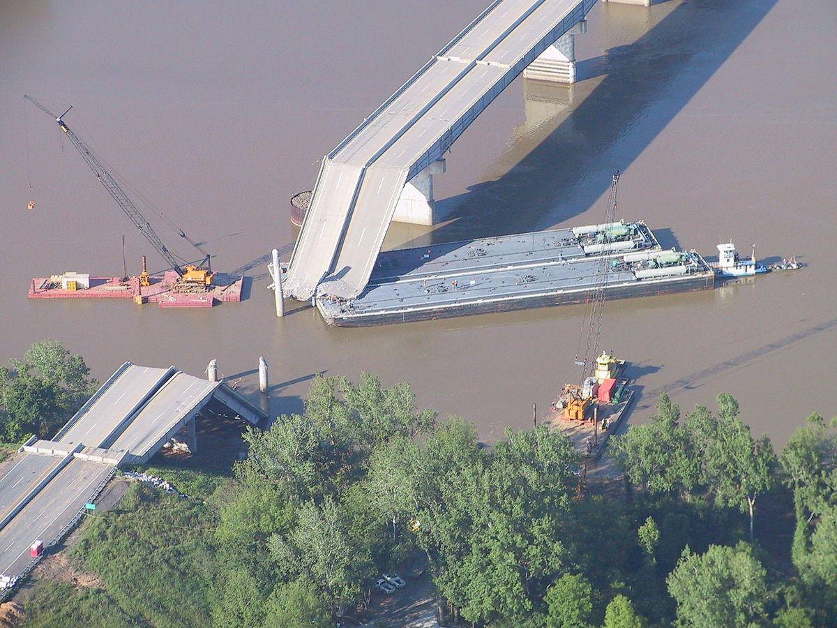 桥梁坍塌事故图片