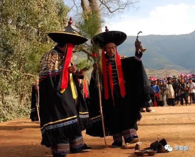 彝族毕摩祈福仪式(珍贵视频)_文化