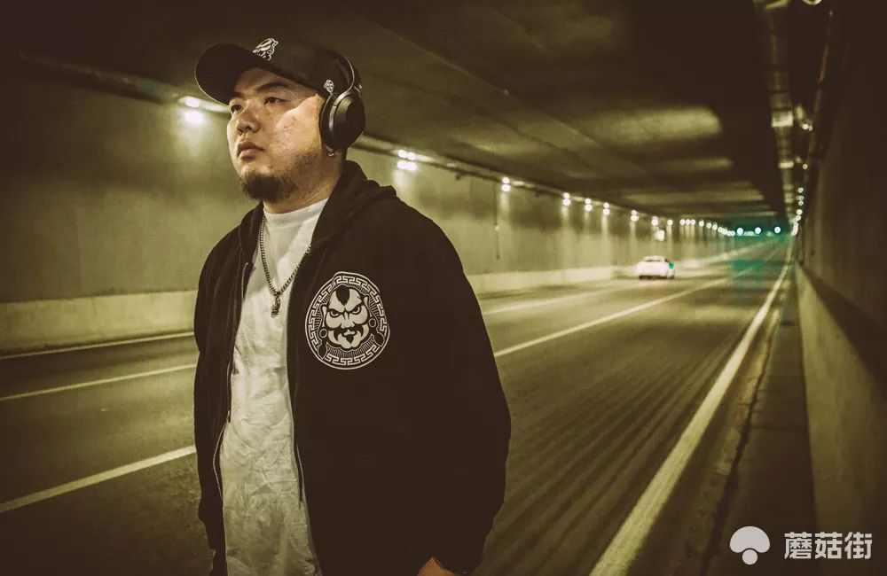 他让蒙古王爷出道且圈粉无数!_伊德尔