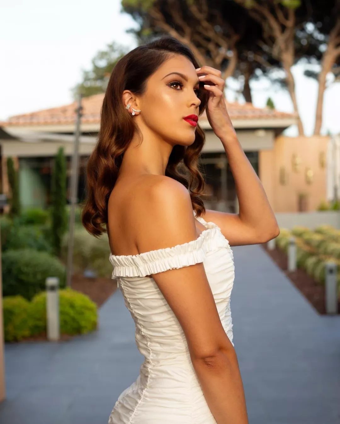 百花足坛和本阿尔法约会的环球小姐