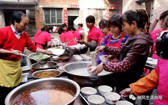 执事单开出后,所有帮忙的各执其事.