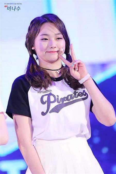 了)美娜和几位韩剧《德鲁纳酒店》的演员,以嘉宾身份出演韩综《happy