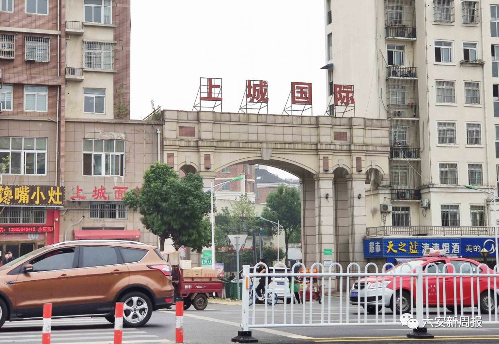 近日,上城国际小区物业一纸通知 竟将小区消防通道大门关闭 并上锁