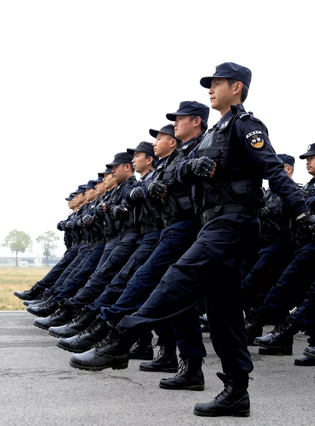 特警队辅警图片