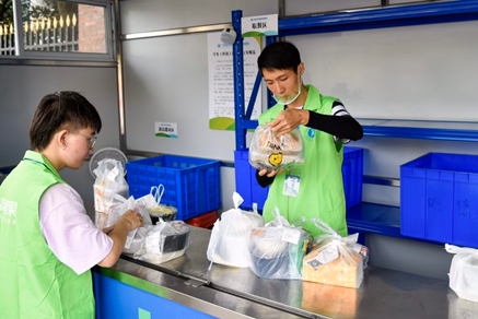 学生兼职打工照片图片