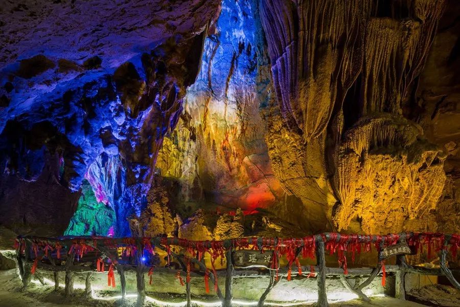 错过了樱花,千万别错过网红"粉色花海"!_溶洞