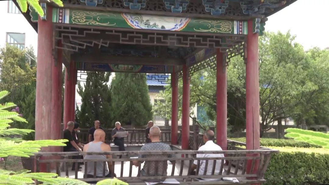 走進永祿鄉永祿村南的廟耳溝新村,遠山如黛,近水含煙.