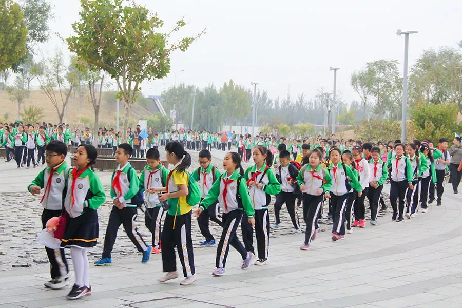 完全人格首在体育丨天津河西区名都小学名都小学来我馆进行课外活动