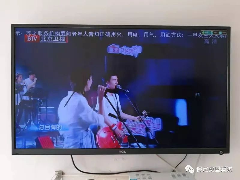 协调当地电视台以滚动字幕的形式发布养老服务机构消防安全提示.