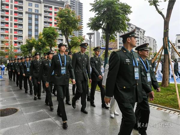中国女排刘晏含袁心玥是什么军衔少校中尉