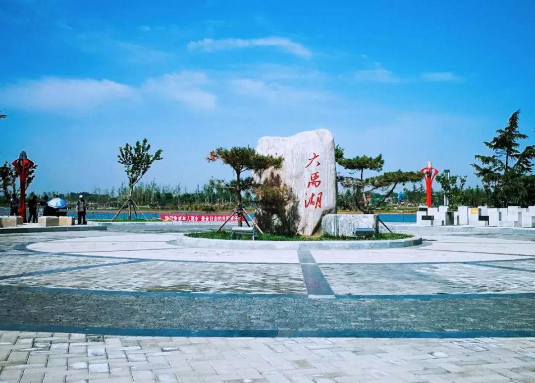 (单层环湖商铺50-130㎡)三期商业街即将发售满足您居家生活所需美食