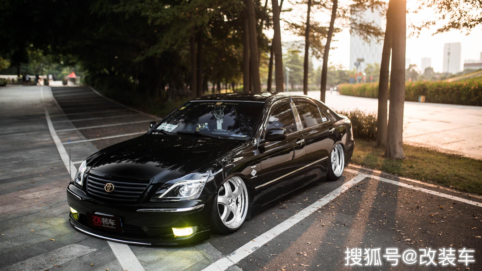 改完还原几经周折,丰田12代皇冠帅气vip姿态归来!