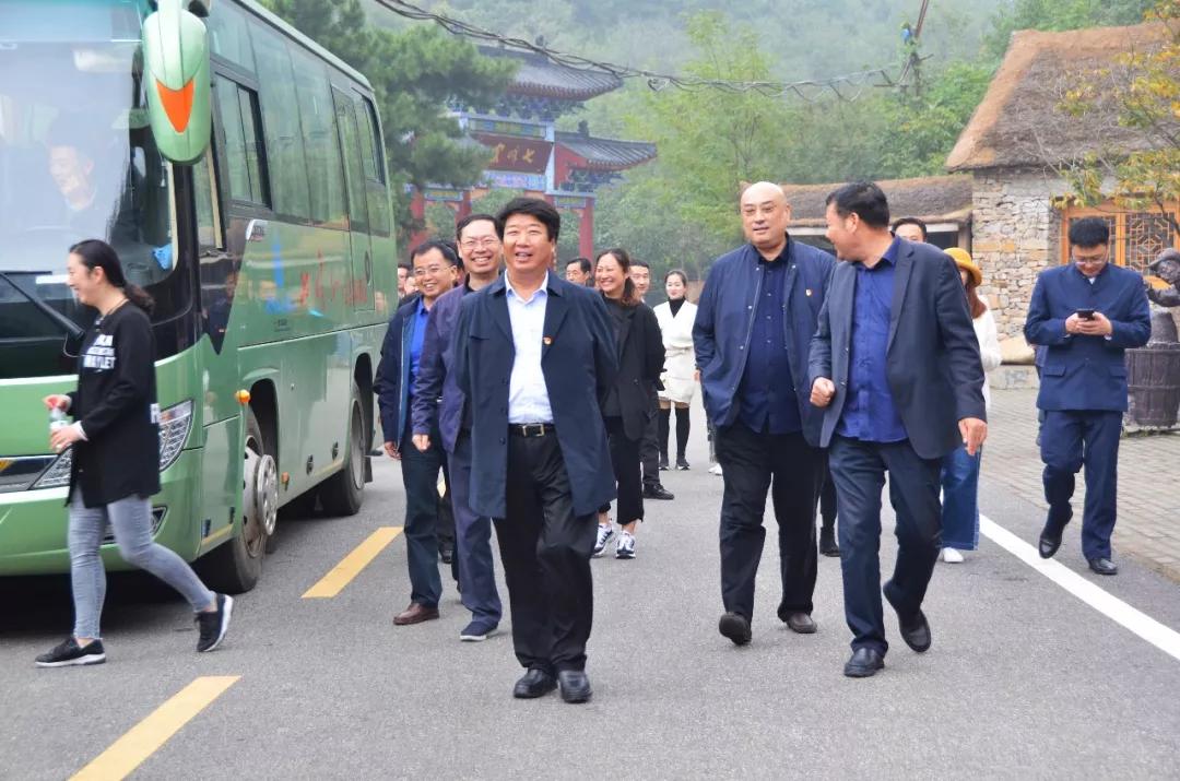 南阳市文化广电和旅游局局长白振国深入七峰山生态旅游区调研指导工作