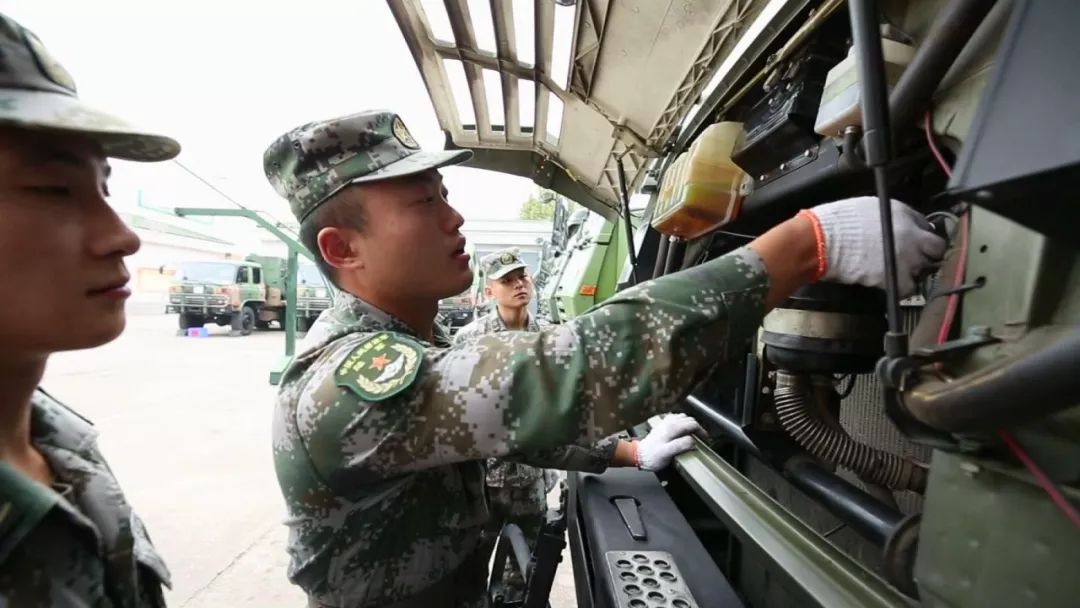 新疆军区某师:用阅兵精神激励新兵训练