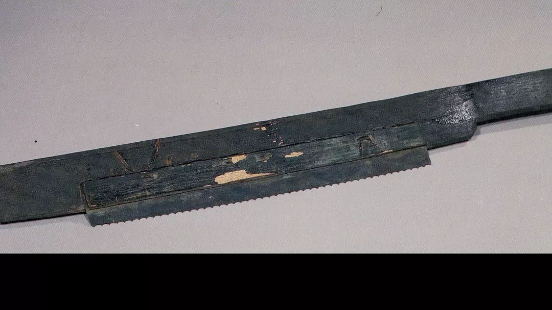 《镇馆之宝》:战国铜手锯