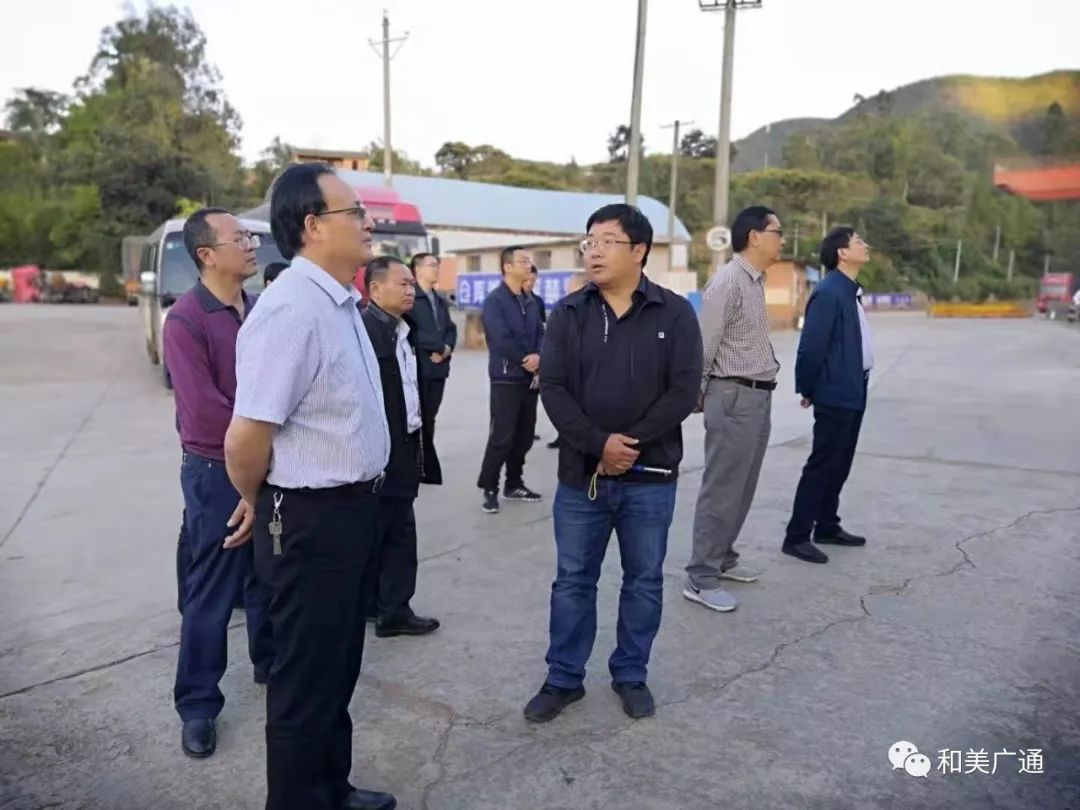 州长迟中华率领州人民政府秘书长苏贤发,州发展改革委主任马国雄,州