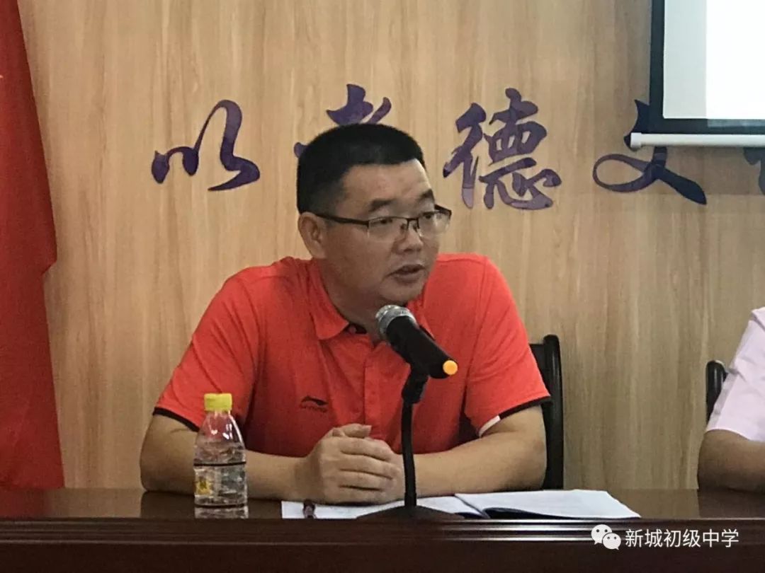 县教育局教研室杨旋主任和周群彬副主任,龙川一中高级教师