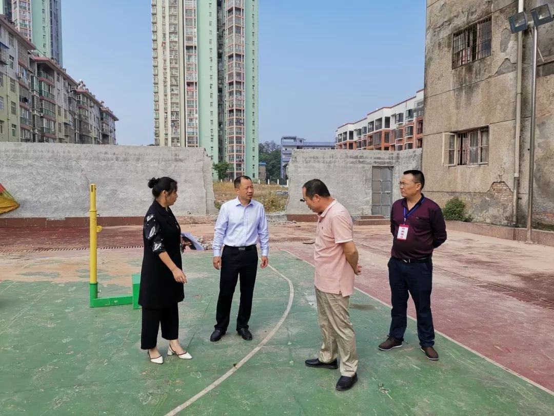 特别的关爱给特殊的学生怀化市教育局局长郑湘深入怀化市中心特校调研