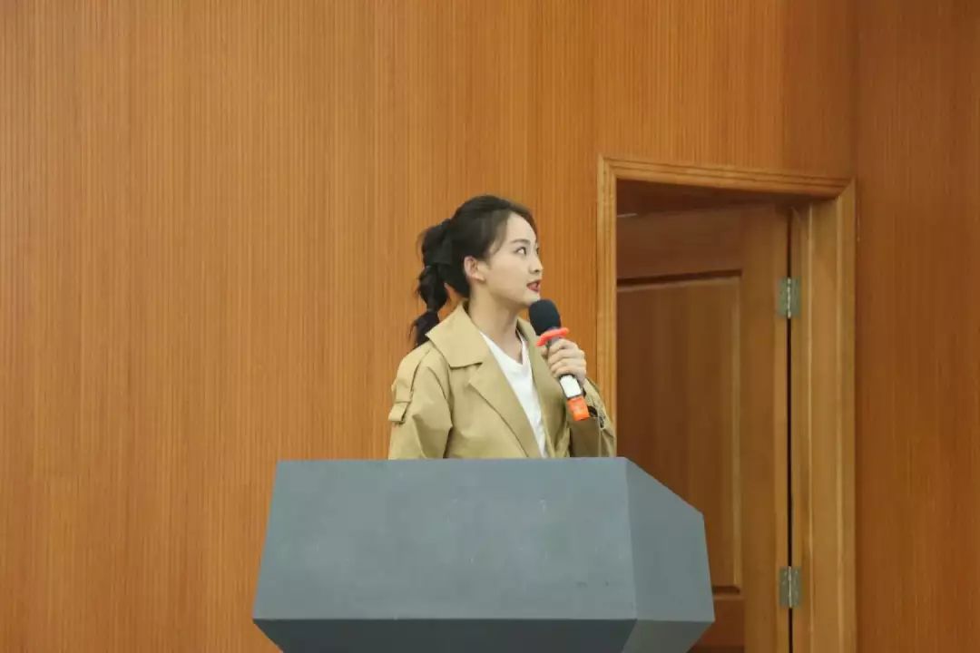 身边榜样前行力量国家奖学金答辩会正在进行中