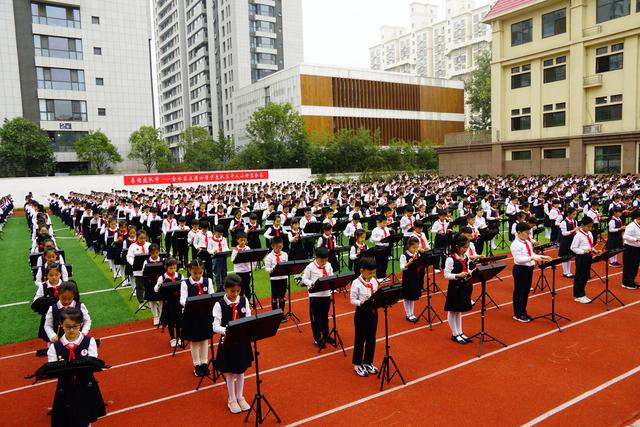 祖国祖国我们爱你 郑州金水区文源小学小钟琴千人合奏喜迎建队节-搜狐