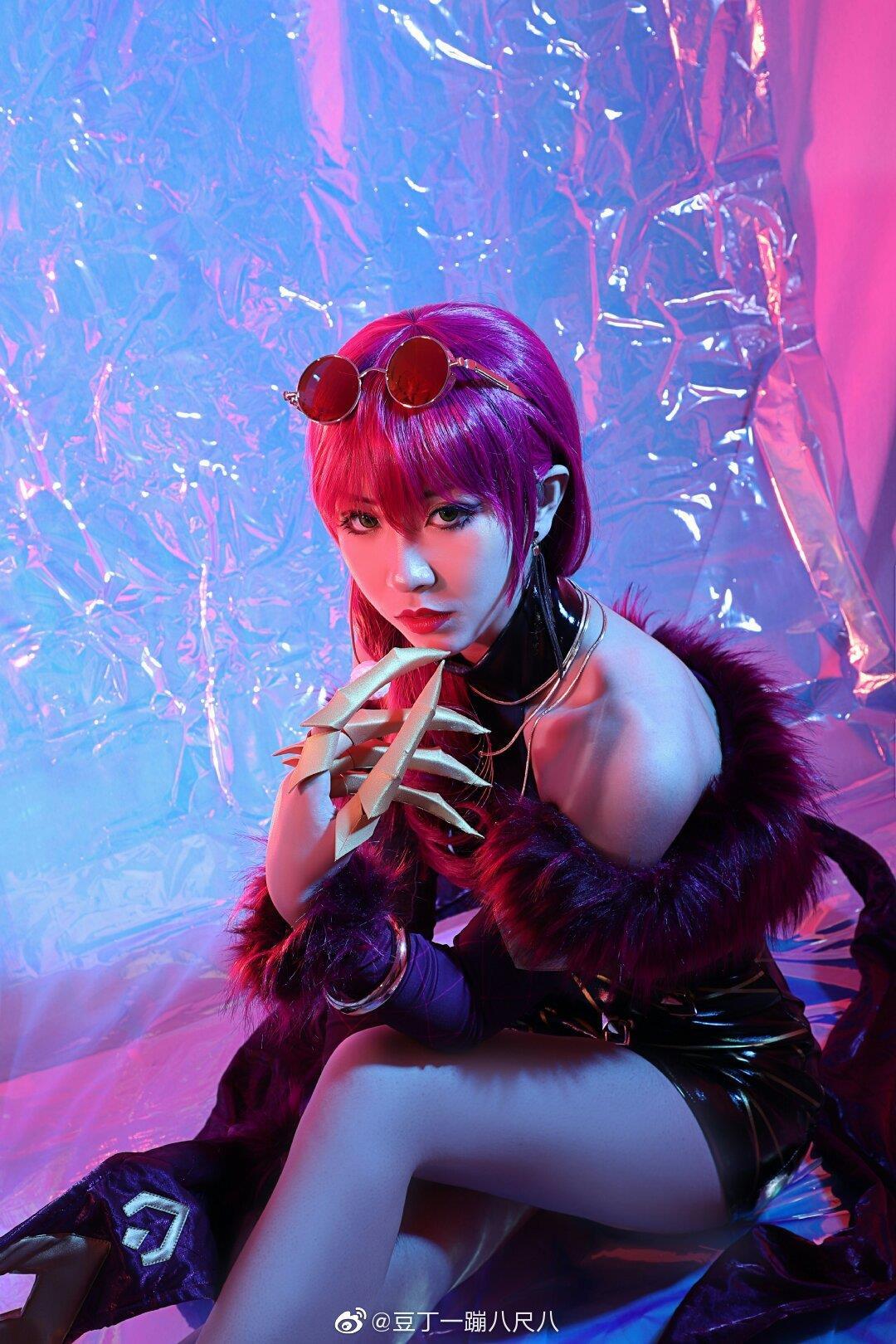 英雄联盟kda伊芙琳cos细腰长腿才是美人大杀器