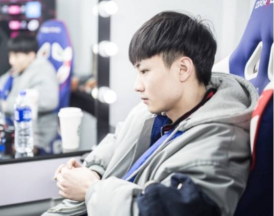 zzr本名曾湛然,1996年生人,是一个十足的帅气鲜肉小哥哥.