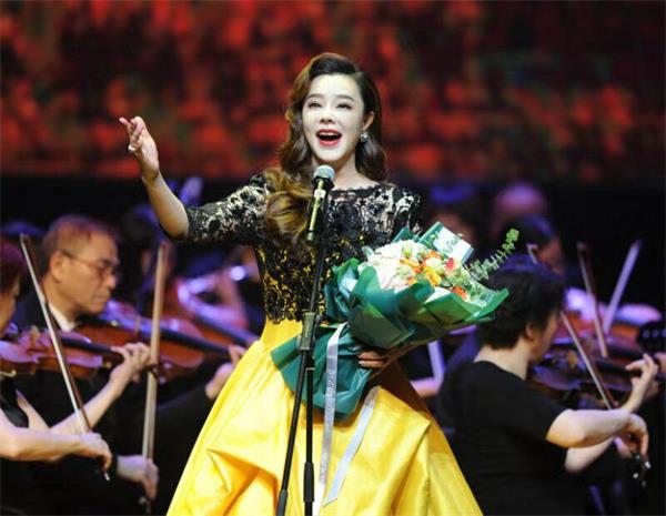 与亲爱的祖国同行——著名女中音歌唱家钟丽燕独唱音乐会在嘉兴举行