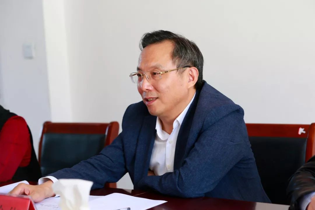 马金华强调对群众反映的问题要迅速整理归类,下发"交办清单",规定处理