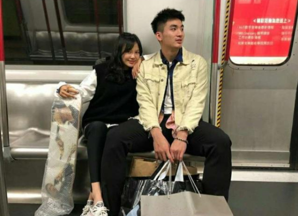 原本想低调完婚的于德豪,还是引起了人们的众多关注,有人甚至说,年仅