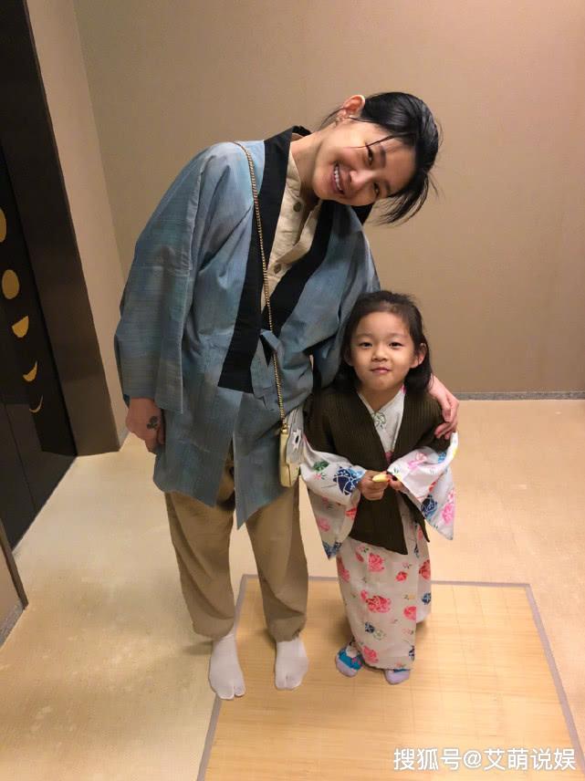 汪小菲晒女儿汪希玥,感慨想你了小可爱,嘟嘴的汪希玥太像大s了_儿子