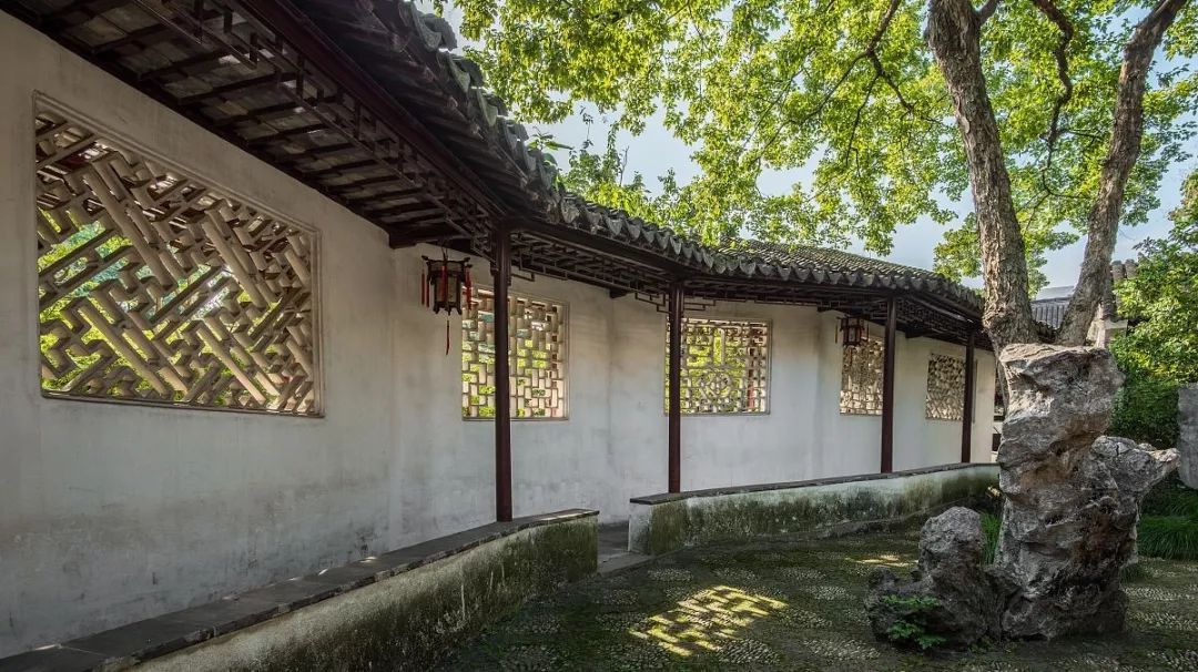 微园林苏州园林花窗千姿百态一窗一景