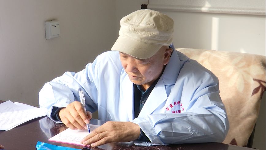 人物许富昌50年不忘初心用实际行动诠释医者大爱