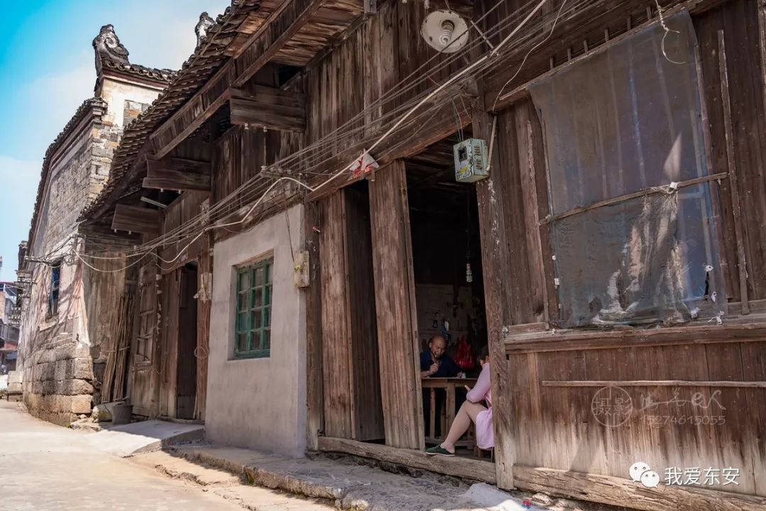 花桥镇地处东安县东北部,与冷水滩,邵阳交界,省道217线和二广高速公路