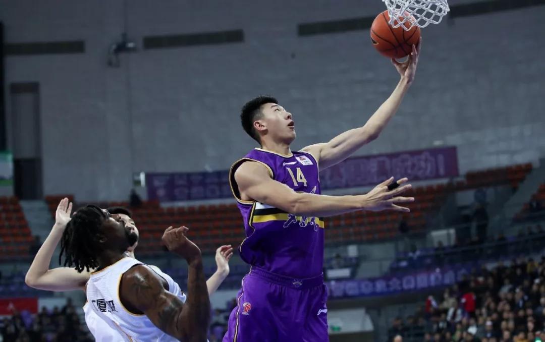 王少杰本场可以说是完爆了广厦内线,要知道对手可是有胡金秋这样的国