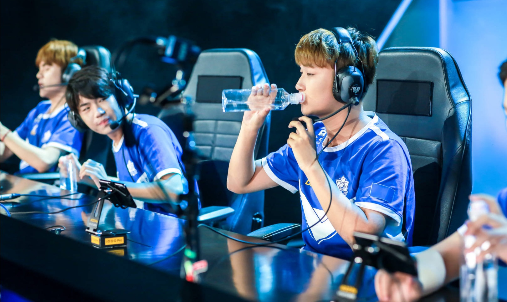 队伍风格太浪被全网批评?_estarpro