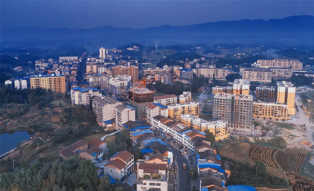 石桥铺镇 位于大竹县东北部,距县城31公里,全镇幅员面积49平方千米,总