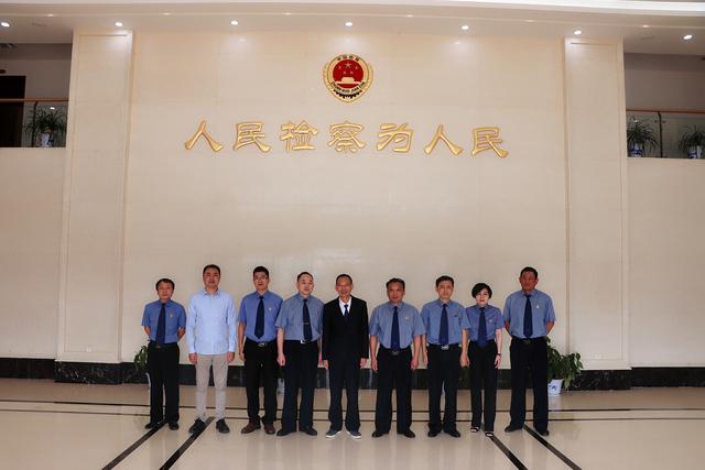 原北京军区空军副政委余爱水少将莅临我院举办依法治国与中华民族伟大