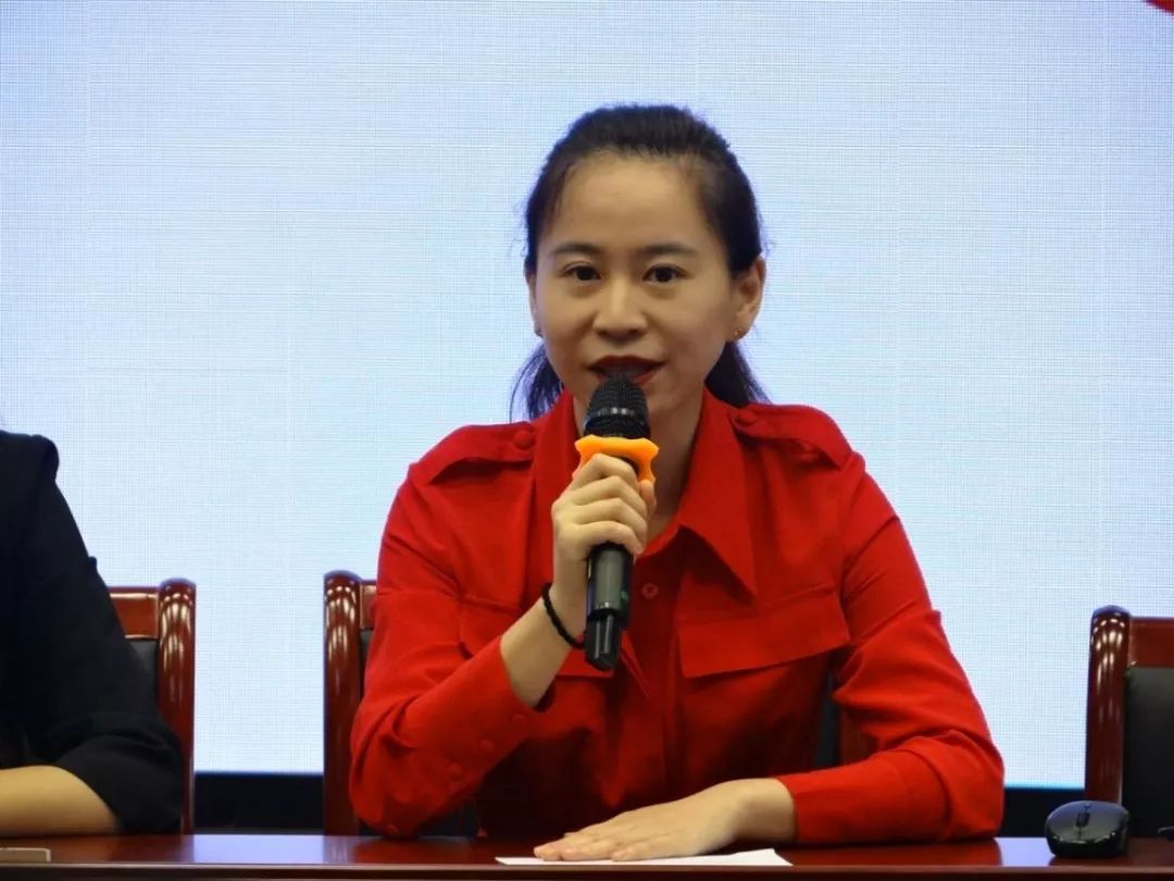 最后,课程发展部主任李晶晶老师对全体九年级同学提出了要求:一要学会