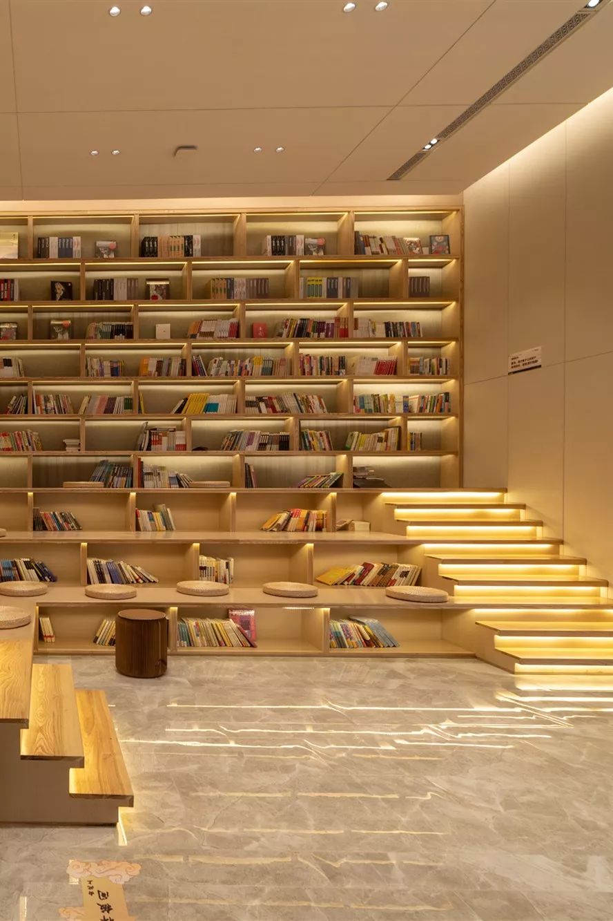 贵港惊现网红书吧现在全城发布读书会召集令