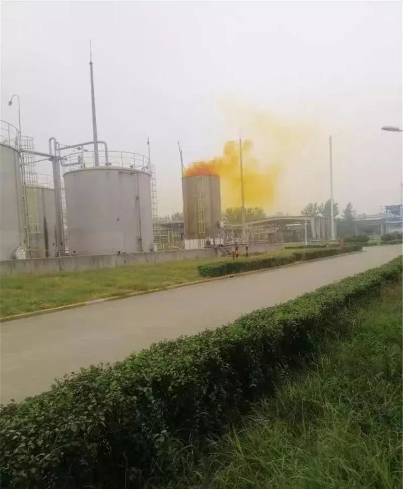 南京一化工企业发生硝酸罐泄露现场黄烟弥漫