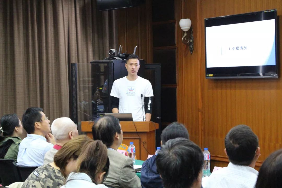 进行了结题报告陈述,市体校女子排球教练员张弘和羽毛球教练员马骁